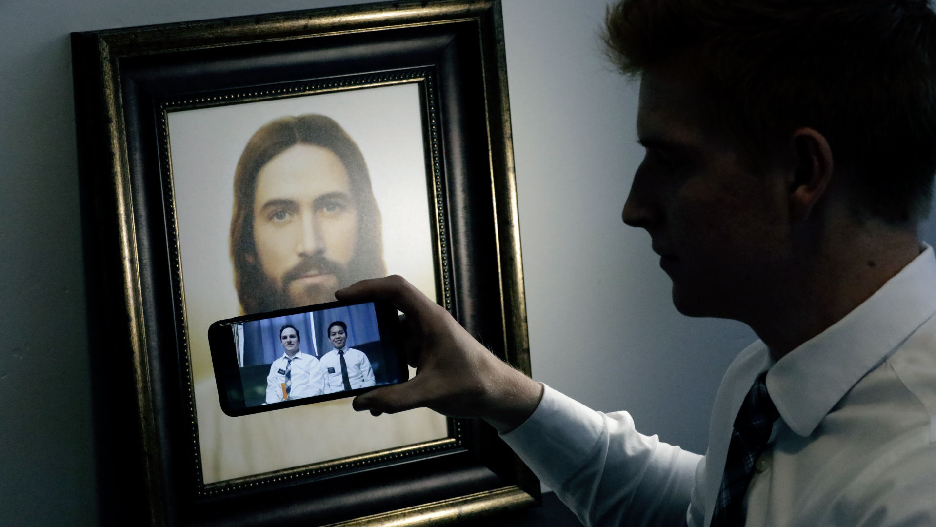 Pandemic accelerates Mormon missionaries' transition online